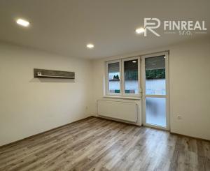 NA PREDAJ 3 izbový zrekonštruovaný byt + garáž v Hurbanove!