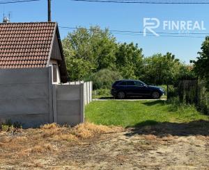 NA PREDAJ -  pozemok 964 m2 v obci Komoča !