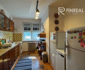 NA PREDAJ -  Rodinný dom s garážou v Hurbanove!