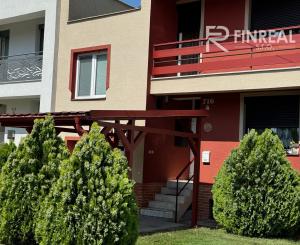 NA PREDAJ -  Rodinný dom s garážou v Hurbanove!