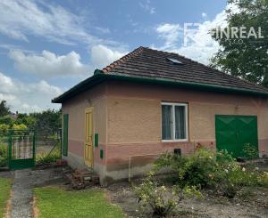 NA PREDAJ -  Rodinný dom  v obci Zemianska Olča!