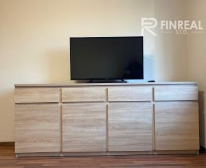 Ponúkame na Vás na PRENÁJOM garzónku v Kolárove!