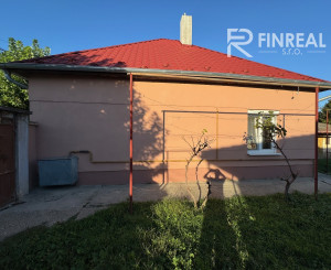 NA PREDAJ - rodinný dom v Kolárove !