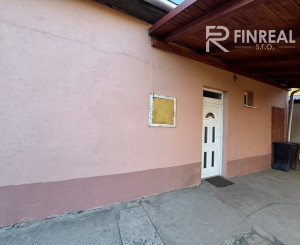 NA PREDAJ - rodinný dom v Kolárove !