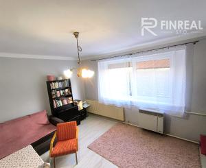 NA PREDAJ rodinný dom s garážou a záhradou v Hurbanove !