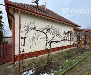 NA PREDAJ rodinný dom s garážou a záhradou v Kolárove !