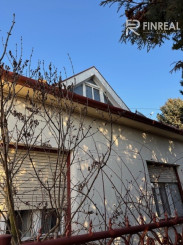 NA PREDAJ rodinný dom s garážou a záhradou v Kolárove !