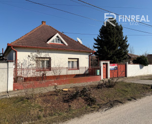 NA PREDAJ rodinný dom v Kolárove !