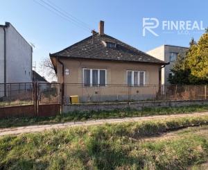 Na predaj 1460 m2 pozemok s pôvodným rodinným domom !