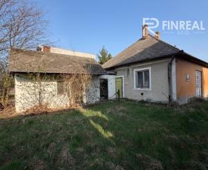 Na predaj 1460 m2 pozemok s pôvodným rodinným domom !