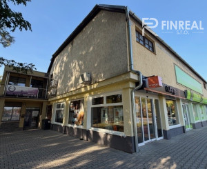 Ponúkame NA PREDAJ polyfunkčnú budovu v centre Kolárova!