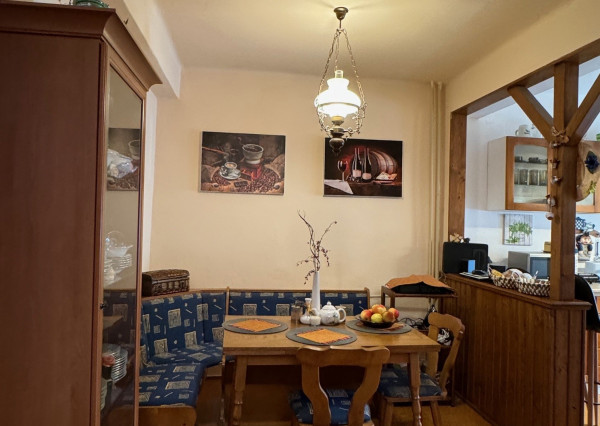 NA PREDAJ -  Rodinný dom s garážou v Hurbanove!