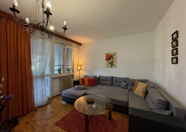 NA PREDAJ -  Rodinný dom s garážou v Hurbanove!