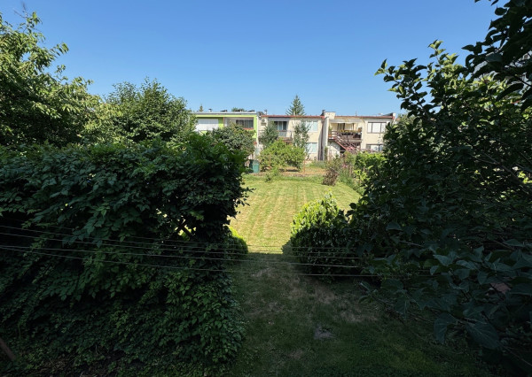 NA PREDAJ -  Rodinný dom s garážou v Hurbanove!