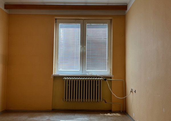 NA PREDAJ -  Rodinný dom s garážou v Hurbanove!