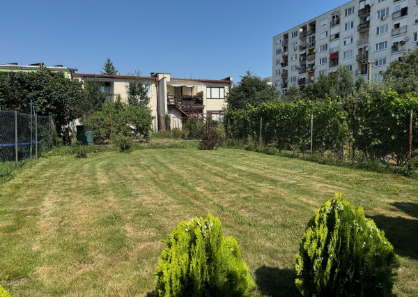 NA PREDAJ -  Rodinný dom s garážou v Hurbanove!