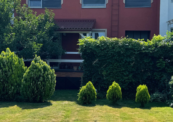 NA PREDAJ -  Rodinný dom s garážou v Hurbanove!