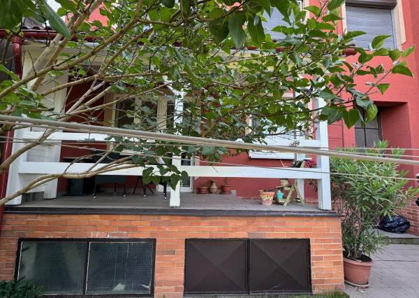 NA PREDAJ -  Rodinný dom s garážou v Hurbanove!