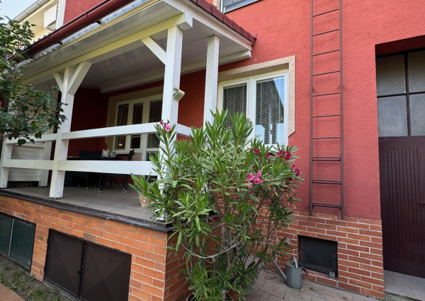 NA PREDAJ -  Rodinný dom s garážou v Hurbanove!