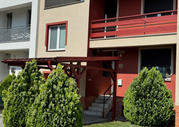 NA PREDAJ -  Rodinný dom s garážou v Hurbanove!