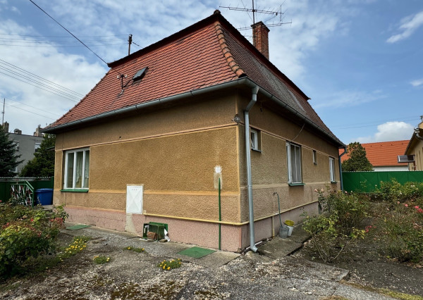 NA PREDAJ -  Rodinný dom  v obci Zemianska Olča!