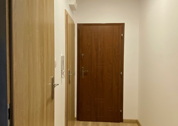 NA PRENÁJOM - kompletne zrekonštruovaná garsónka v Komárne!