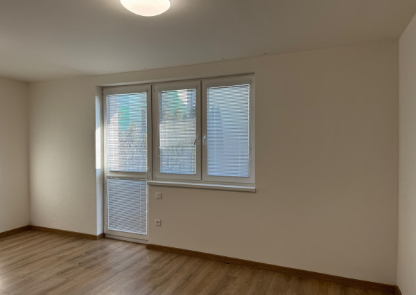 NA PRENÁJOM - 2 izbový klimatizovaný byt v Kolárove !