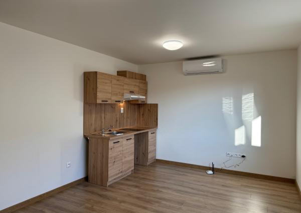 NA PRENÁJOM - 2 izbový klimatizovaný byt v Kolárove !