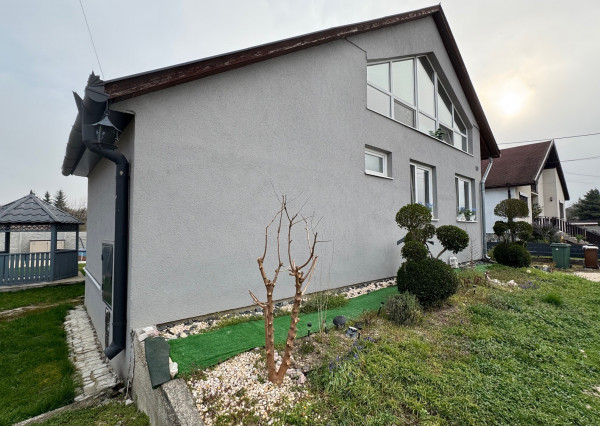 FINREAL s.r.o. Vám ponúka NA PREDAJ rodinný dom v Kolárove!