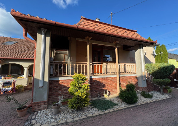 IBA U NÁS ! Ponúkame NA PREDAJ rodinný dom v Kolárove!