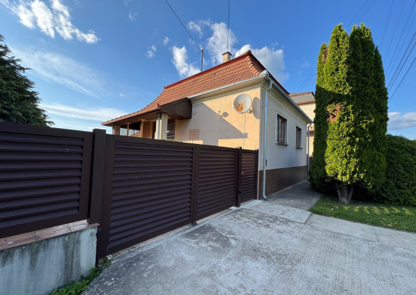 IBA U NÁS ! Ponúkame NA PREDAJ rodinný dom v Kolárove!