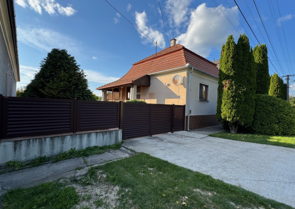 IBA U NÁS ! Ponúkame NA PREDAJ rodinný dom v Kolárove!