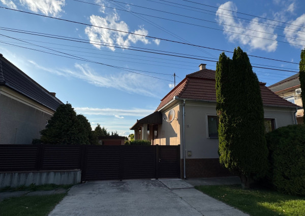 IBA U NÁS ! Ponúkame NA PREDAJ rodinný dom v Kolárove!