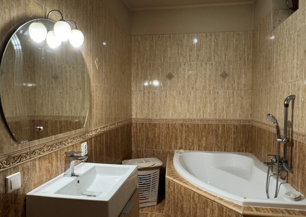 IBA U NÁS ! Ponúkame NA PREDAJ rodinný dom v Kolárove!