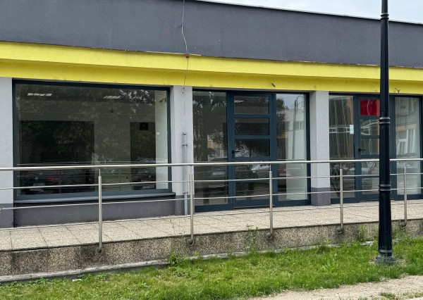 IBA U NÁS !  - NA PRENÁJOM - obchodné priestory v Kolárove!