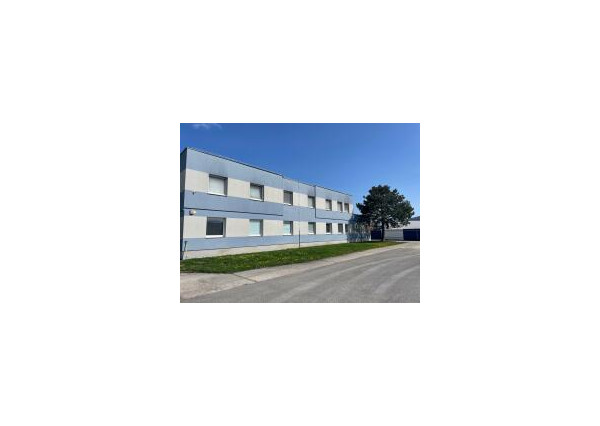 PRENÁJOM-Administratívna budova+rozľahlá parkovacia plocha!