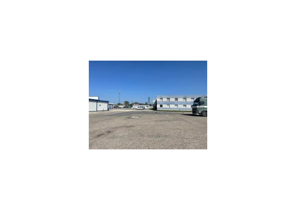 PRENÁJOM-Administratívna budova+rozľahlá parkovacia plocha!