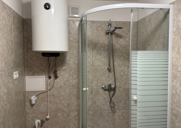 IBA U NÁS !  Ponúkame na PRENÁJOM 1 izbový byt v Kolárove!