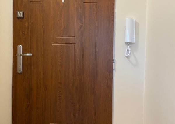 Ponúkame na Vás na PRENÁJOM garzónku v Kolárove!