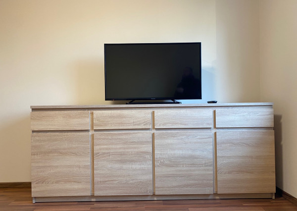 Ponúkame na Vás na PRENÁJOM garzónku v Kolárove!