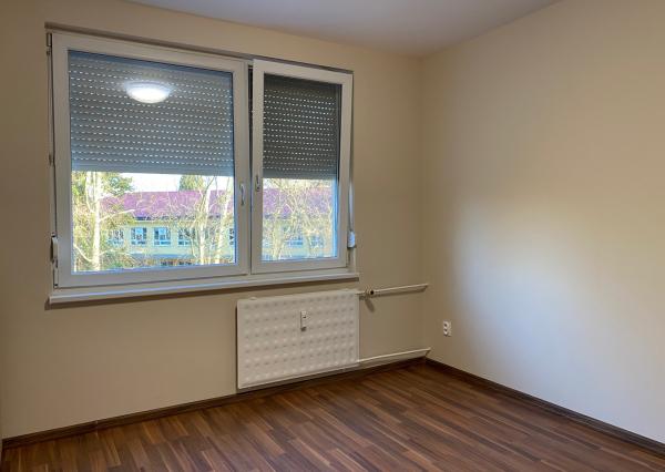 Ponúkame na Vás na PRENÁJOM garzónku v Kolárove!