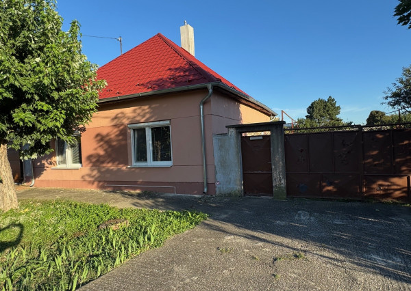 NA PREDAJ - rodinný dom v Kolárove !