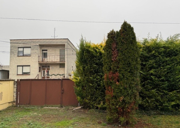 FINREAL s.r.o. Vám ponúka NA PREDAJ rodinný dom v Kolárovo!