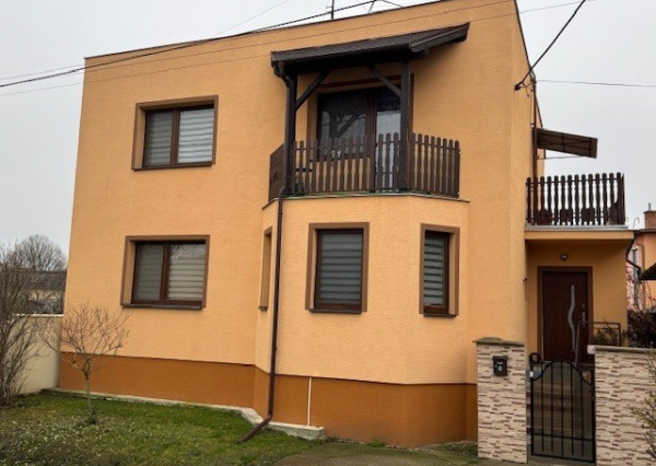 FINREAL s.r.o. Vám ponúka NA PREDAJ rodinný dom v Kolárovo!