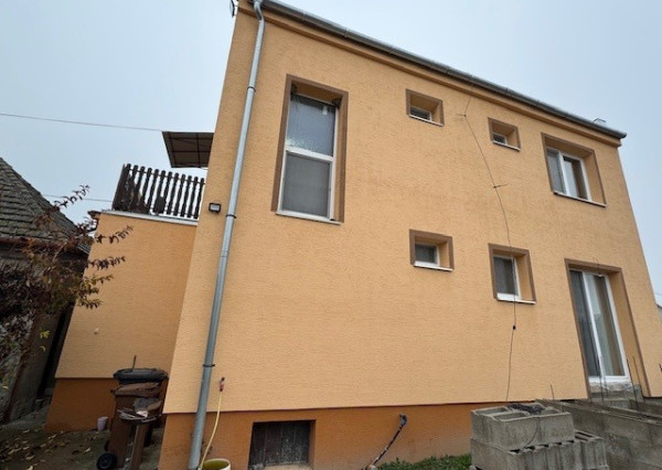 FINREAL s.r.o. Vám ponúka NA PREDAJ rodinný dom v Kolárovo!