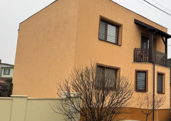 FINREAL s.r.o. Vám ponúka NA PREDAJ rodinný dom v Kolárovo!