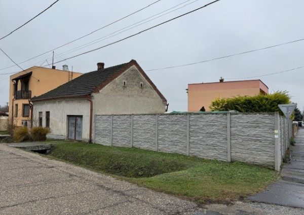 FINREAL s.r.o. Vám ponúka NA PREDAJ rodinný dom v Kolárovo!