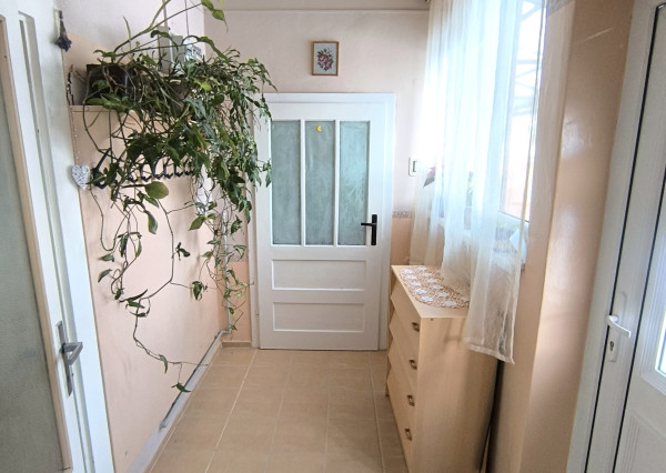 NA PREDAJ rodinný dom s garážou a záhradou v Hurbanove !