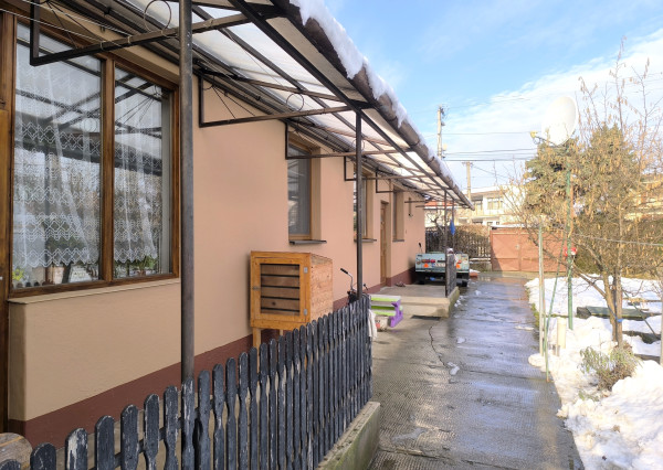 NA PREDAJ rodinný dom s garážou a záhradou v Hurbanove !