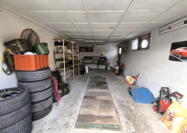 NA PREDAJ rodinný dom s garážou a záhradou v Hurbanove !